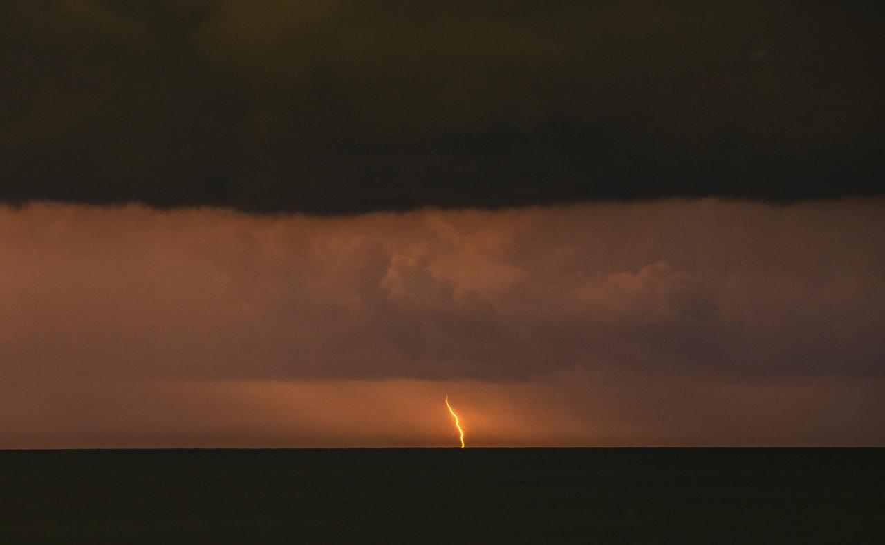Quando il mare diventa un motore elettrico: cronaca di una tempesta estiva